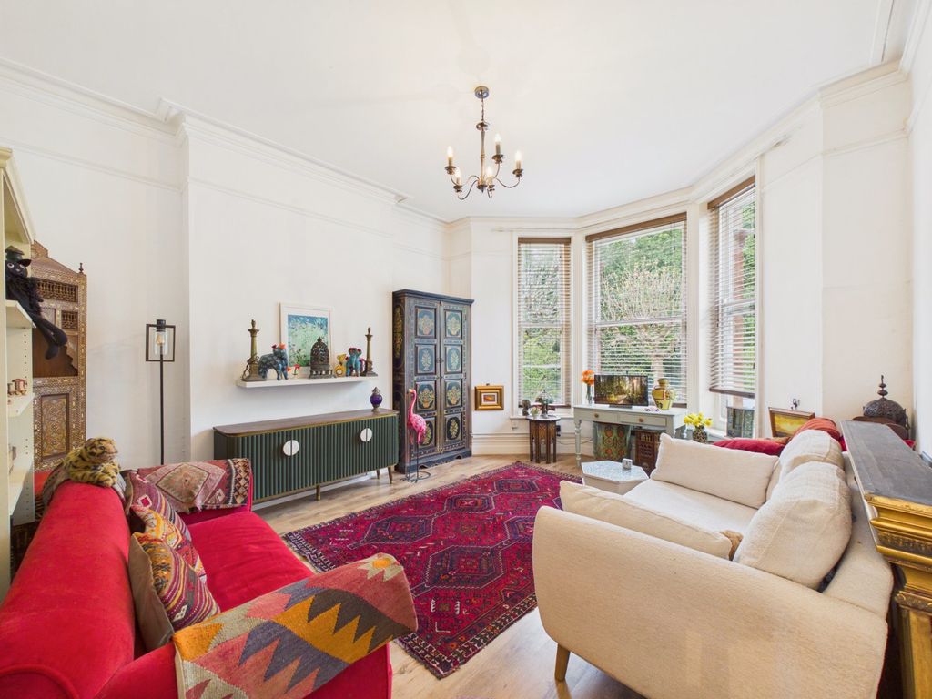 Property photo 2 of 11 Living Room