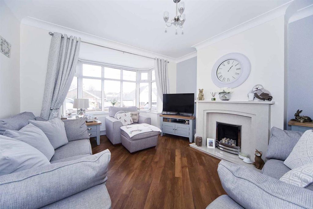 Property photo 2 of 33