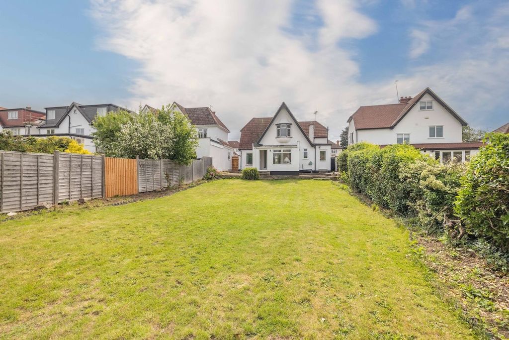 Property photo 2 of 27
