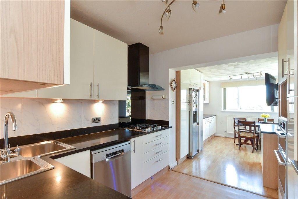 Property photo 3 of 14 Kitchen