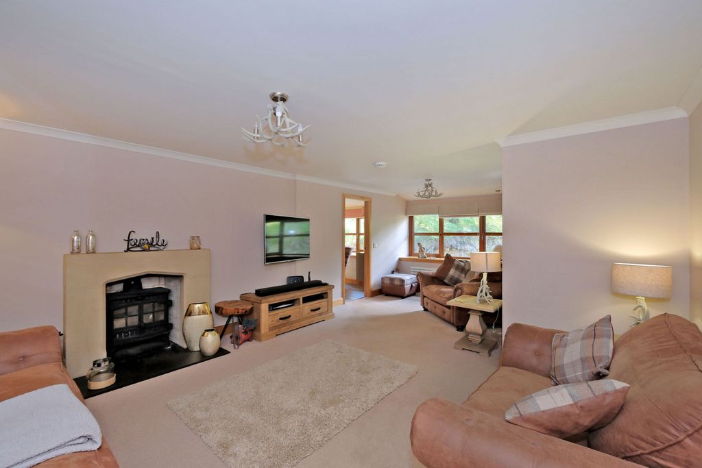 Property photo 3 of 34