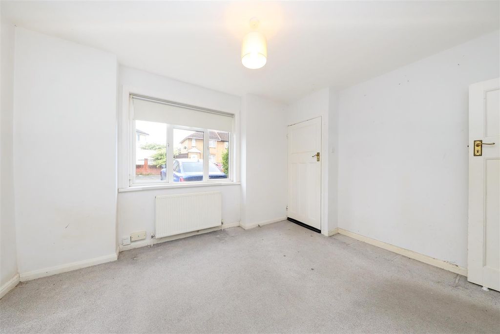 Property photo 2 of 11 Living Room