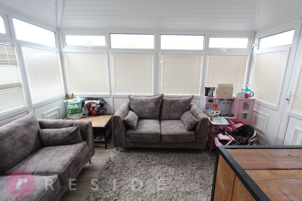 Property photo 3 of 19 Conservatory