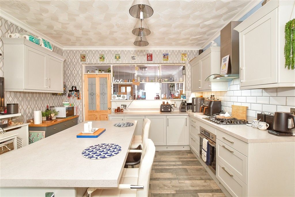 Property photo 1 of 6 Kitchen