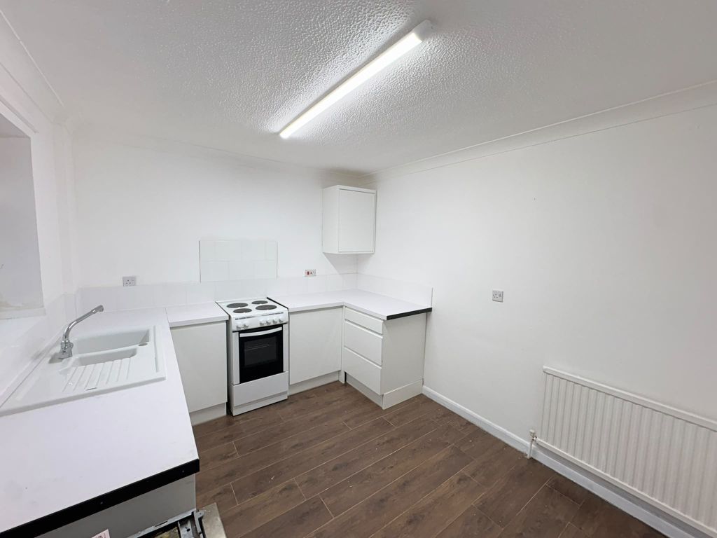 Property photo 3 of 6 Kitchen