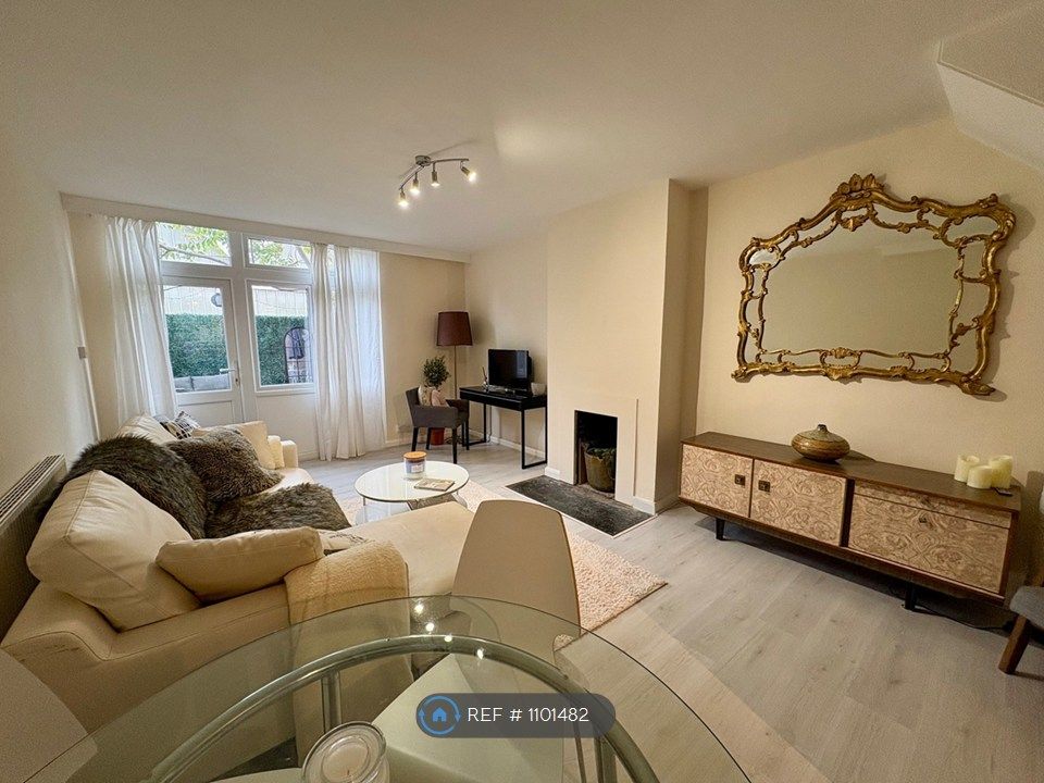 Property photo 1 of 21 Spacious Open Plan Lounge/Dining Room