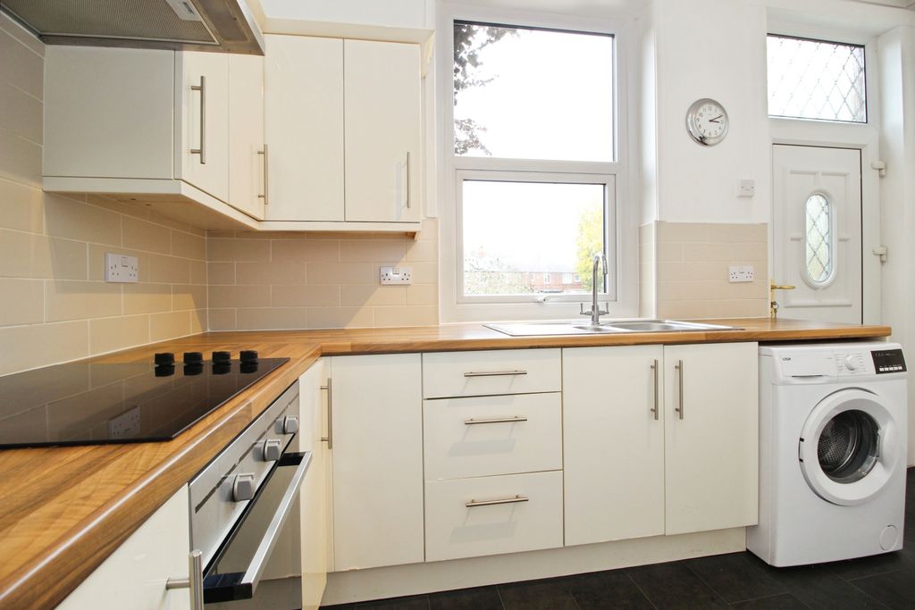 Property photo 3 of 14 Kitchen