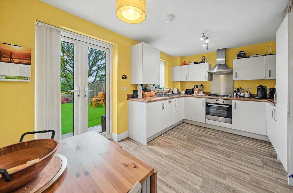 Property photo 2 of 16 Kitchen