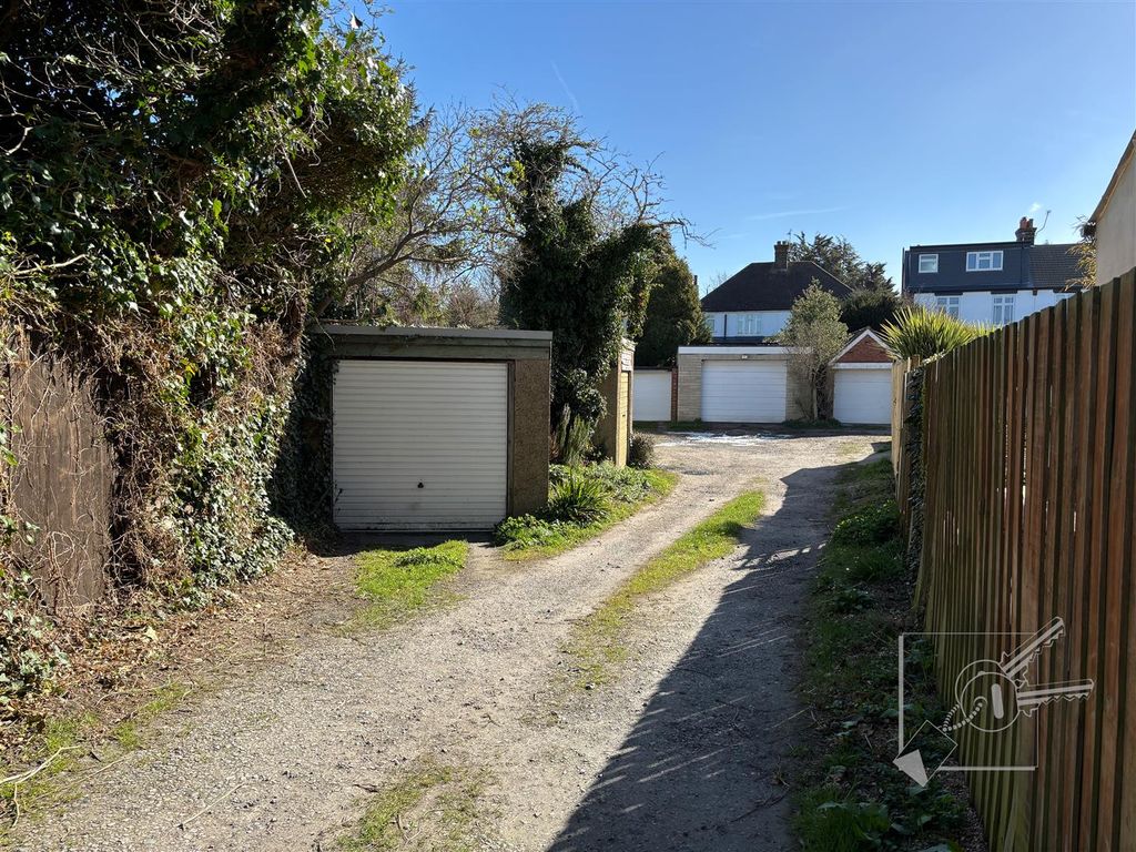 Property photo 2 of 6