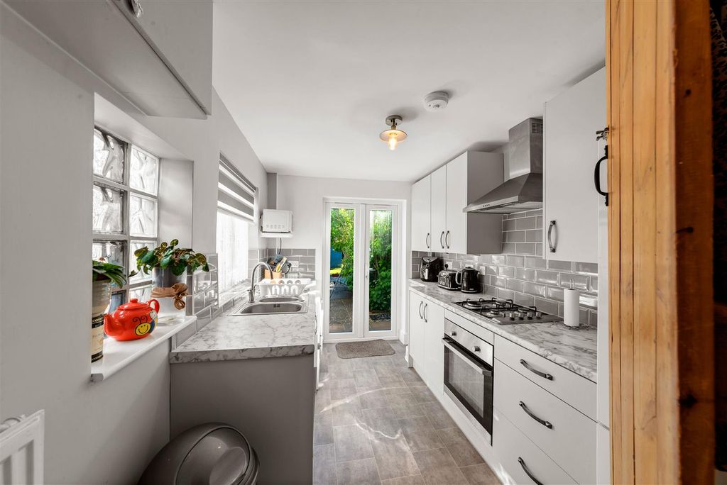 Property photo 2 of 14 Kitchen