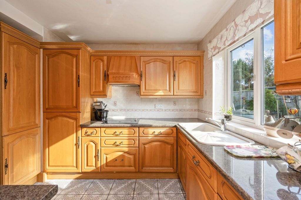 Property photo 3 of 18