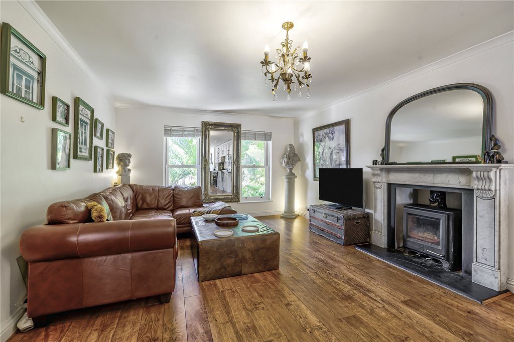 Property photo 3 of 44 Sitting Room