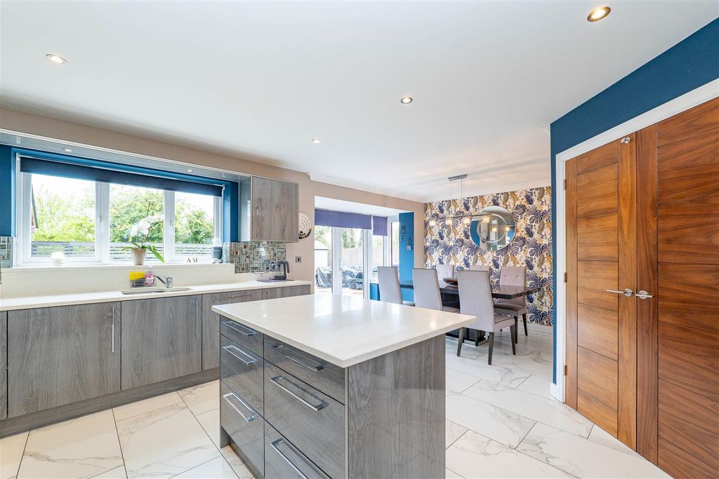 Property photo 2 of 32 Kitchen/Dining Room