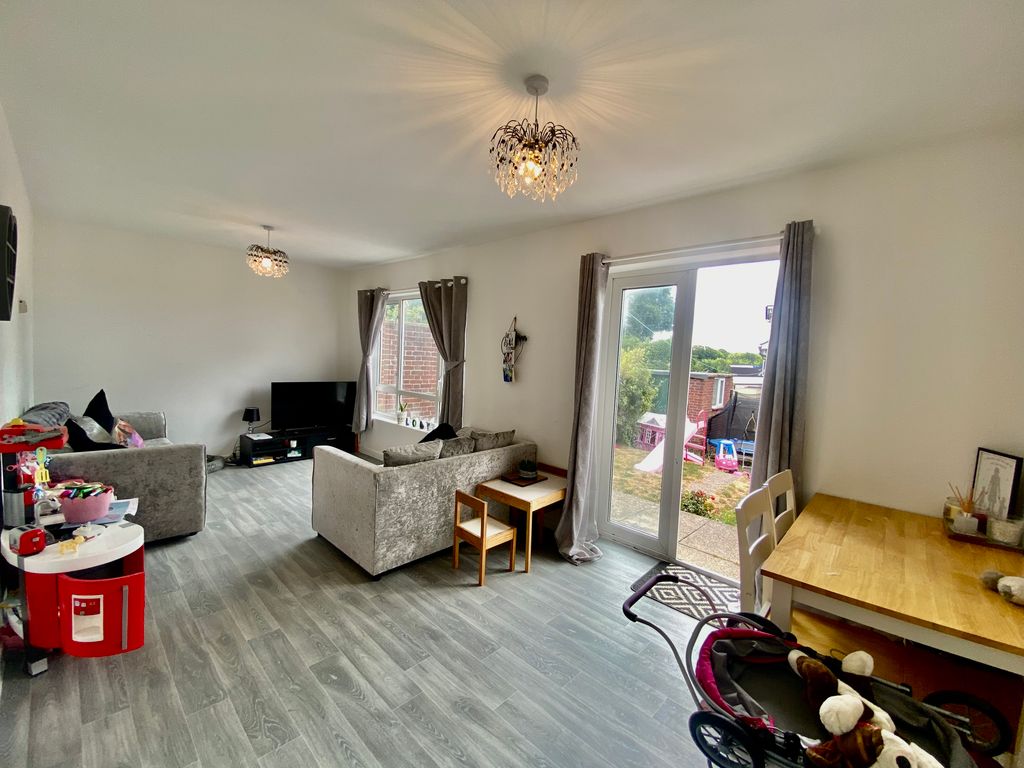 Property photo 2 of 8 Image