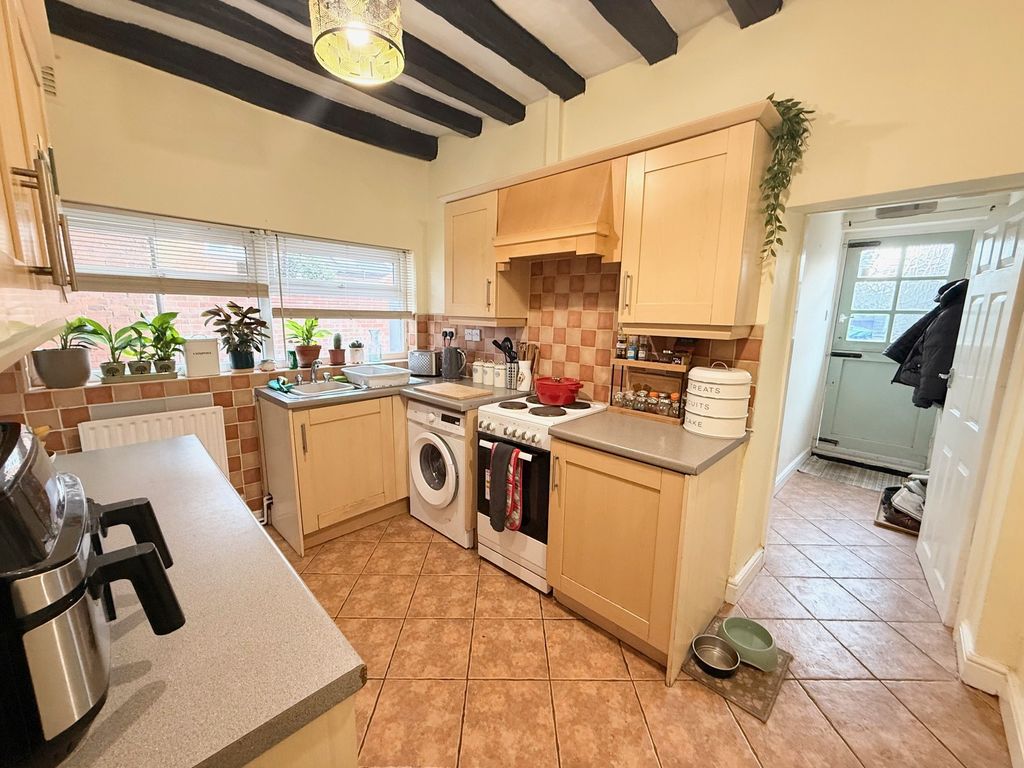 Property photo 3 of 9 Kitchen