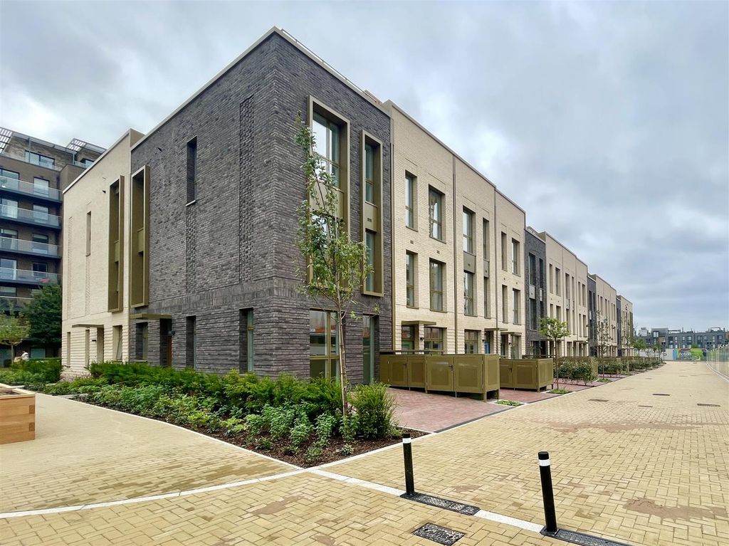 Property photo 2 of 6 Terraced Houses - Kidbrooke Village - Property For