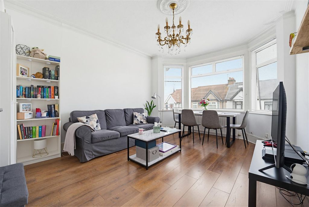 Property photo 2 of 10 106 Drayton Recp.Jpg