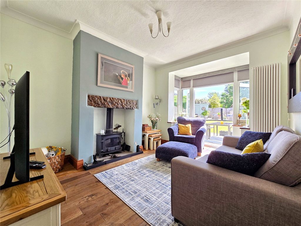 Property photo 2 of 24 Lounge