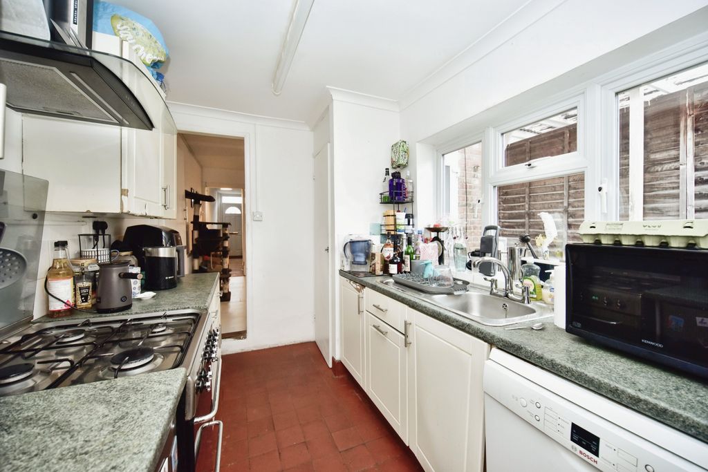 Property photo 3 of 14 Kitchen