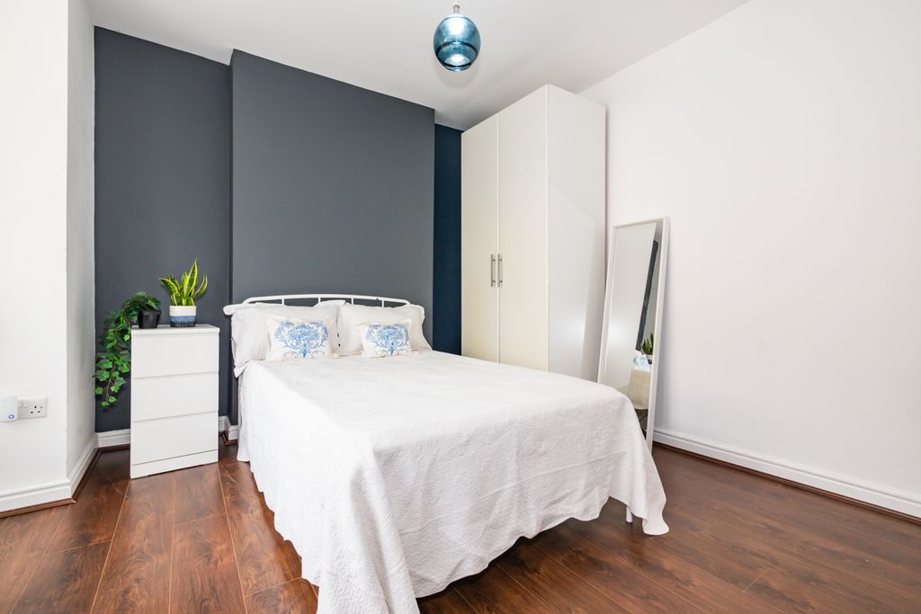 Property photo 2 of 49 Gallery