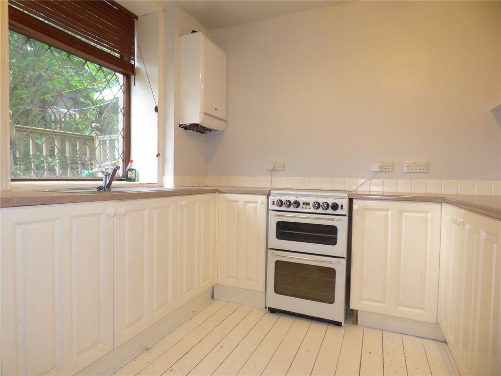 Property photo 3 of 10 Kitchen