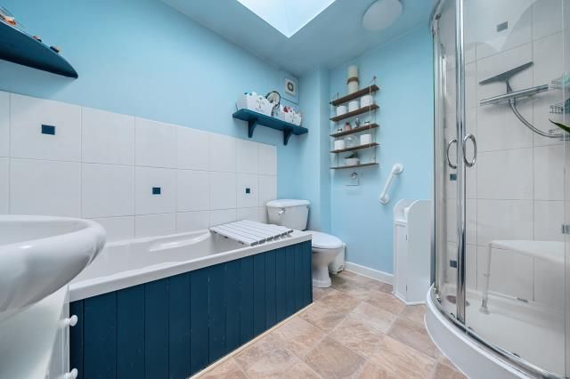 Property photo 3 of 14 Bathroom 6