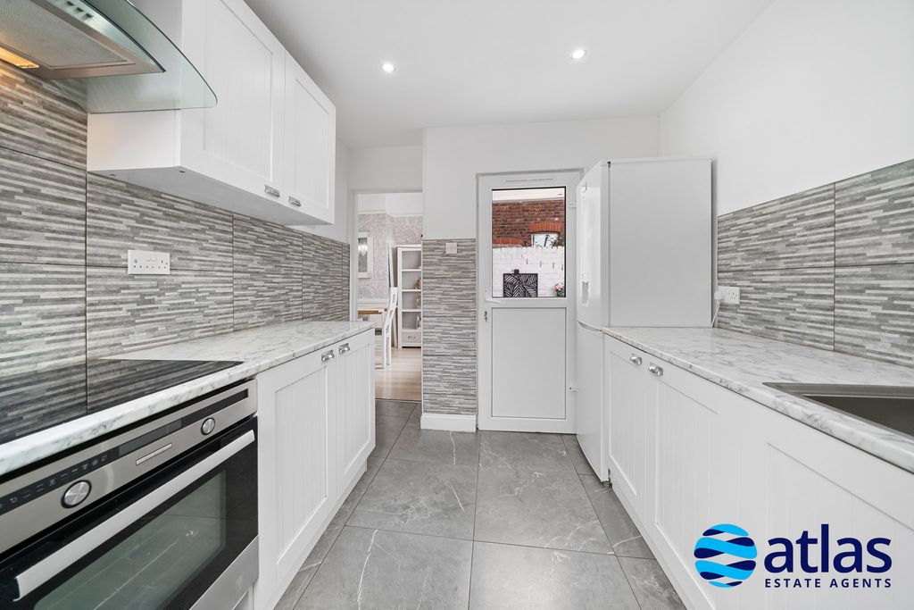 Property photo 3 of 37 Kitchen