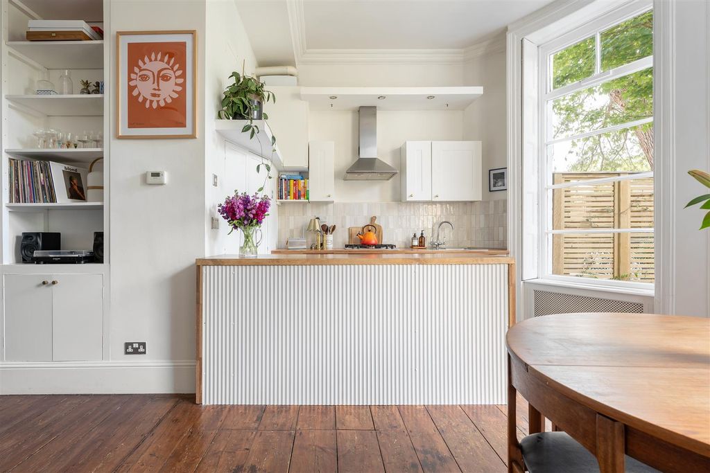 Property photo 3 of 30 Bruce Grove, N17