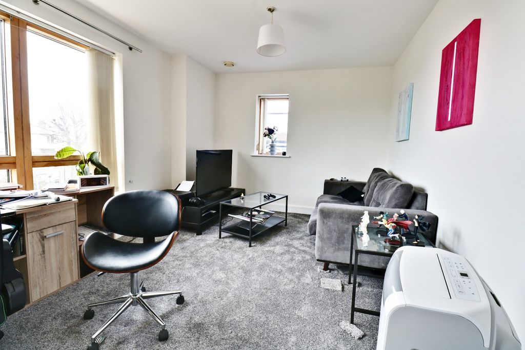 Property photo 3 of 8 2946783