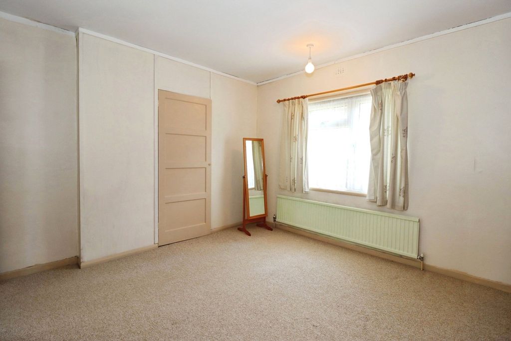 Property photo 3 of 17 Picture No. 02