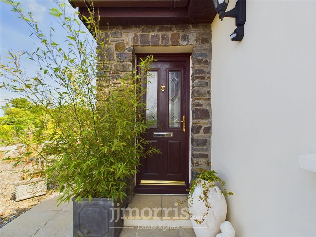 Property photo 2 of 37 Cam02122G0-Pr0138-Still029.Jpg