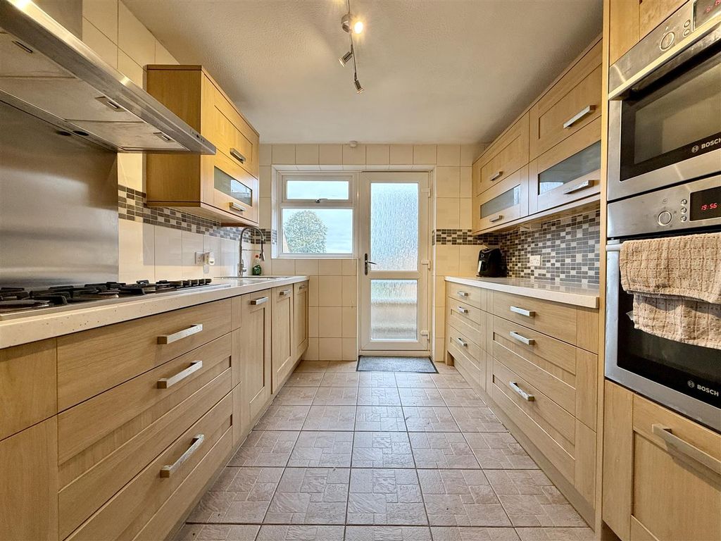 Property photo 2 of 19 2