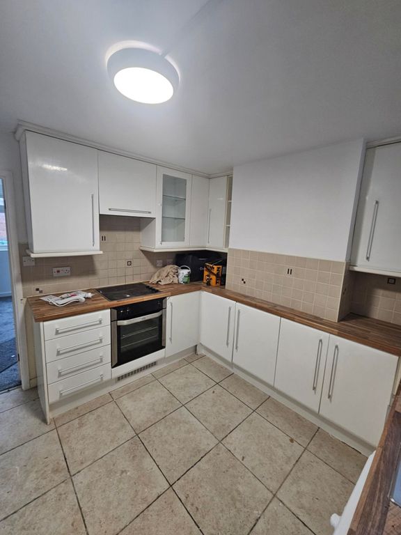 Property photo 2 of 5 Kitchen