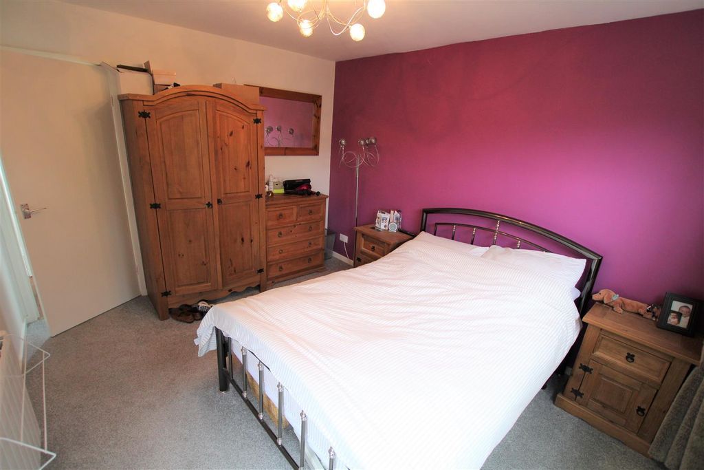 Property photo 2 of 4 P1422 Bed 1.Jpg