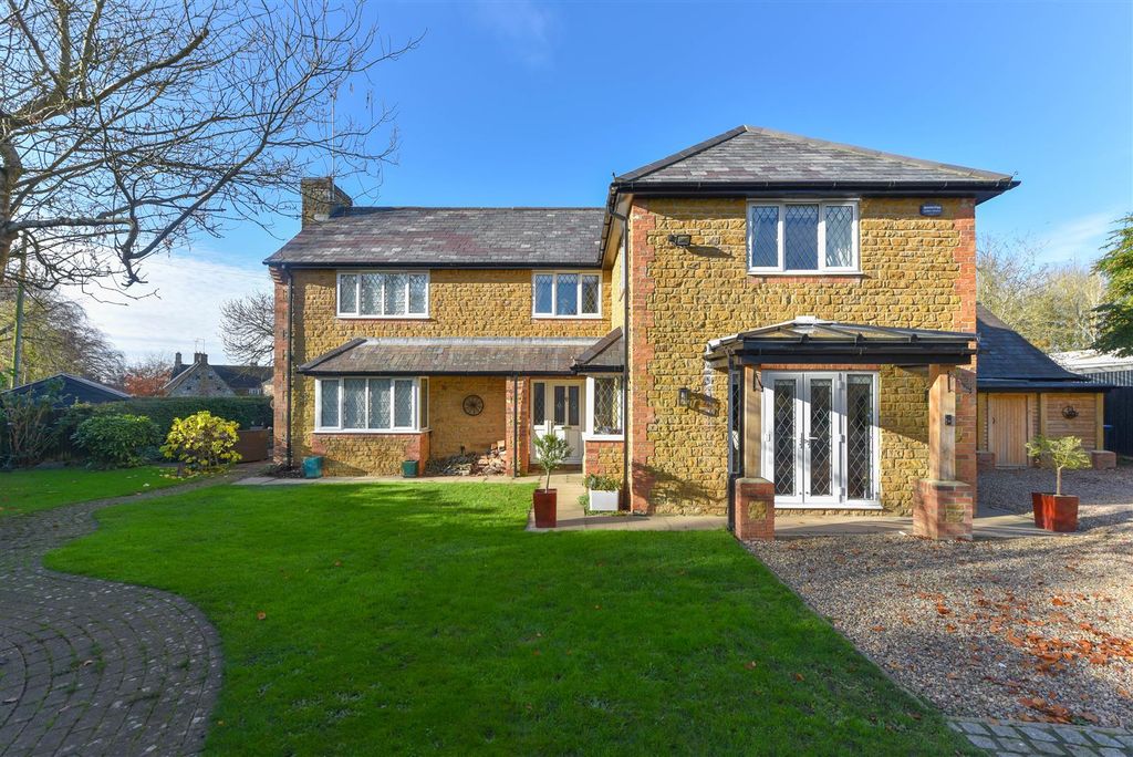 Property photo 1 of 31