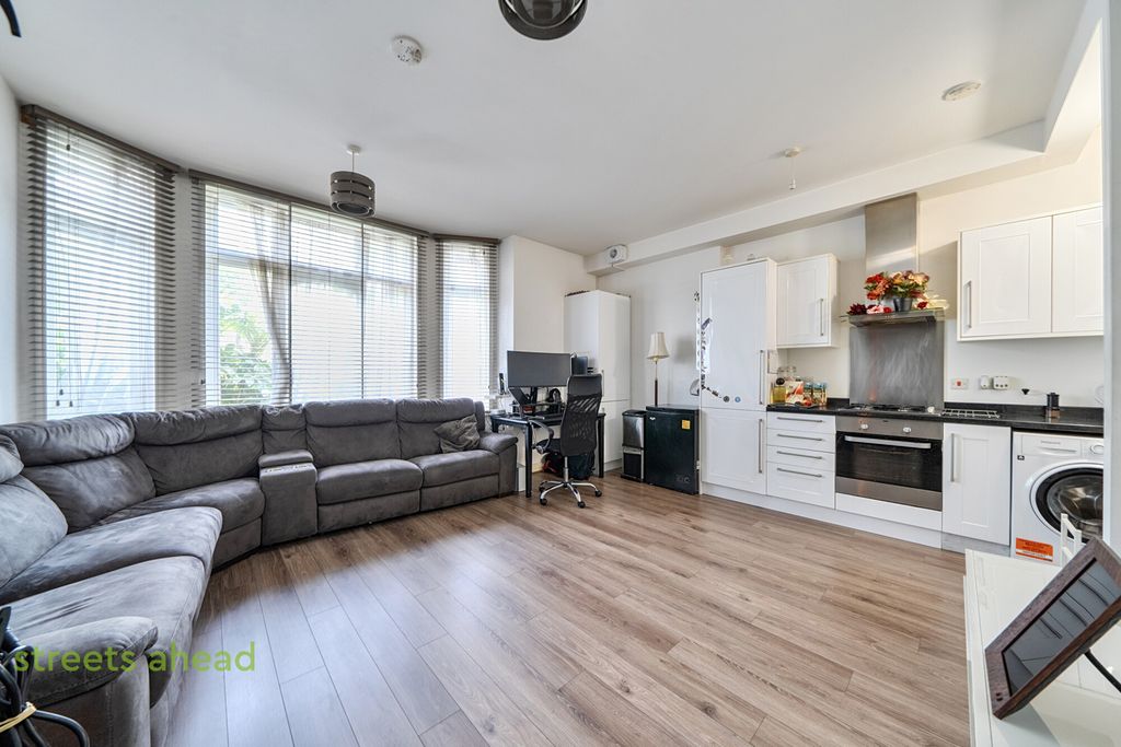 Additional image 10 of 2 bed flat for saleBarclay Road, Croydon CR0