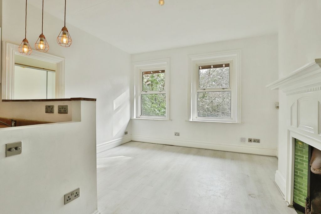 Property photo 3 of 18 Pbox-Img.Jpg
