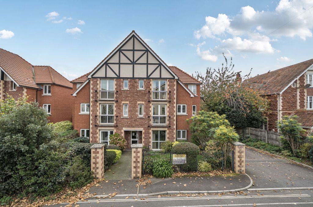 Property photo 2 of 17 1375048-1-6903765...