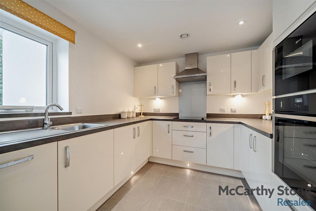 Property photo 3 of 32 8660408-Interior01-800.Jpg