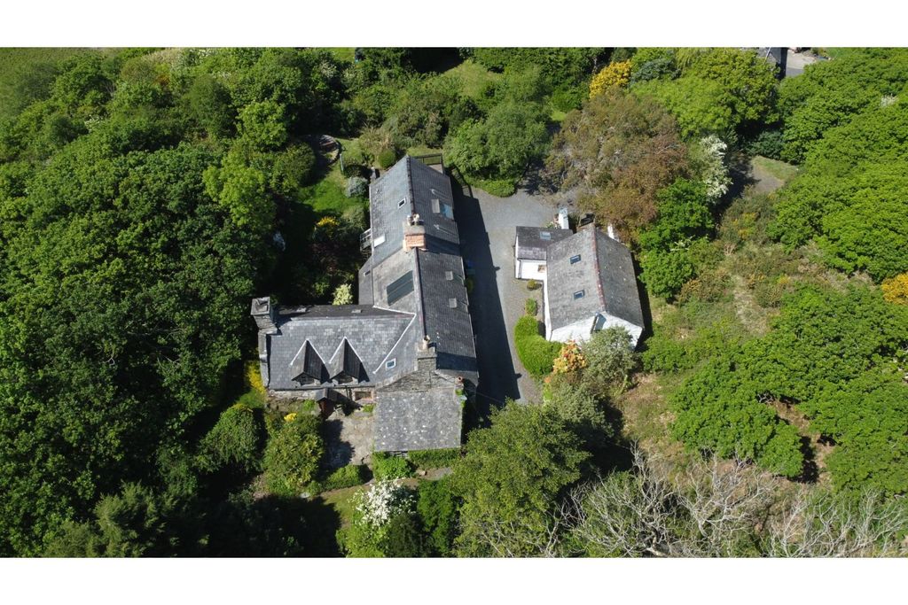 Property photo 2 of 28