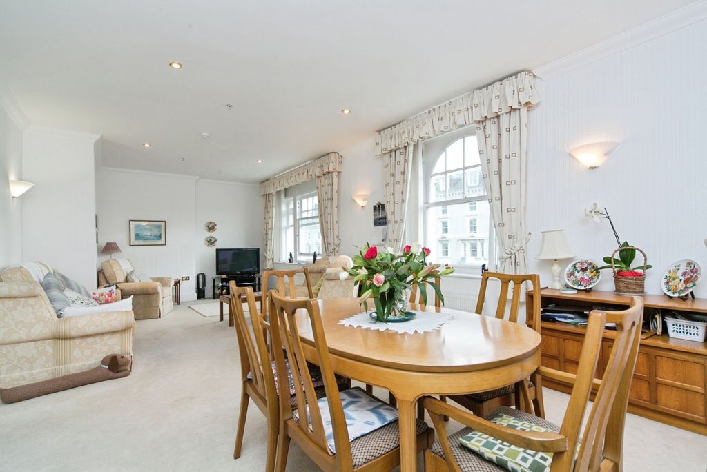 Property photo 3 of 16 Lounge Diner