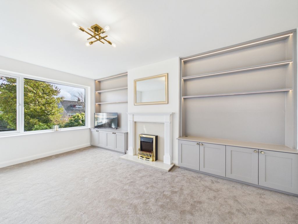 Property photo 3 of 34 Living Room