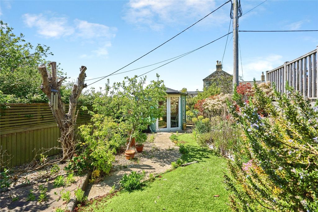 Property photo 2 of 15 Garden