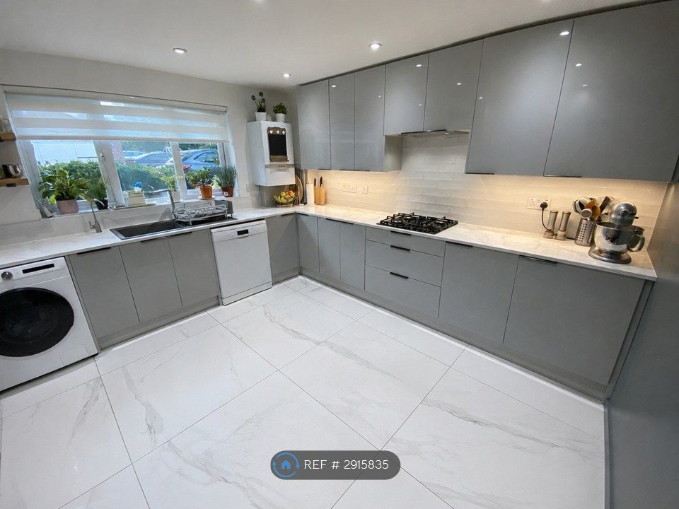 Property photo 3 of 14 Kitchen