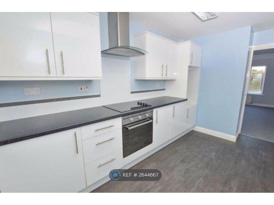 Property photo 2 of 7 Kitchen 4.07m x 2.26m