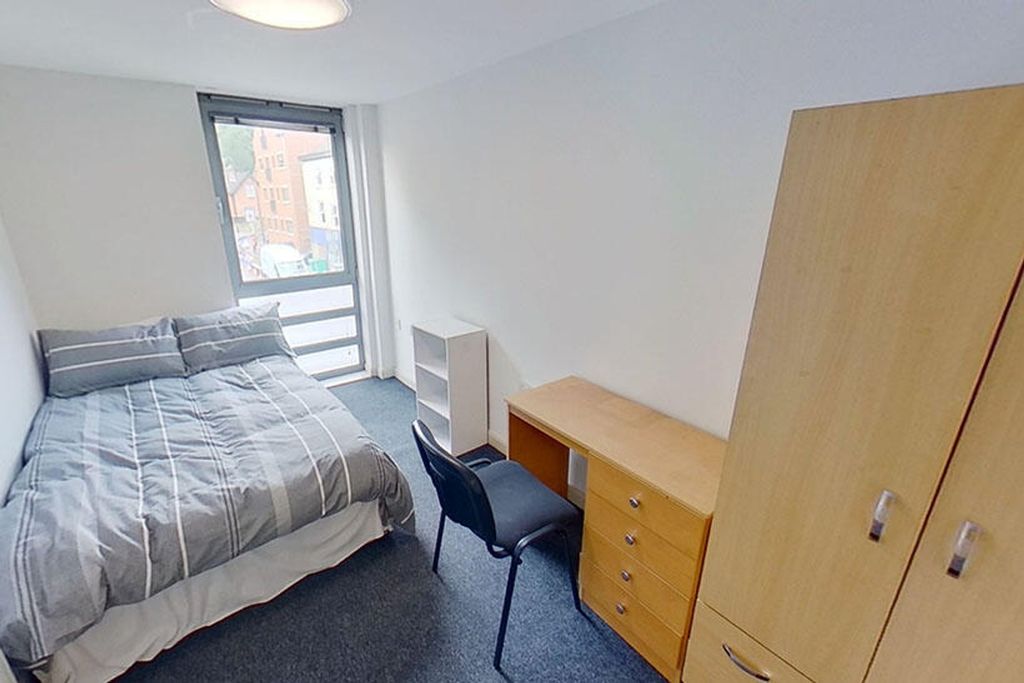 Property photo 3 of 4 This Inviting Double Bedroom Features A Comfortabl...