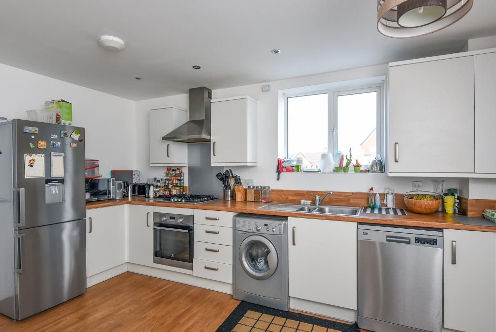 Property photo 3 of 11 Kitchen
