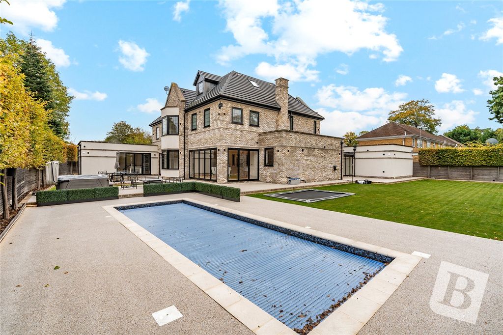 Property photo 2 of 38 Rear Garden