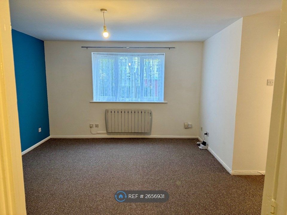 Property photo 2 of 14 Living Room