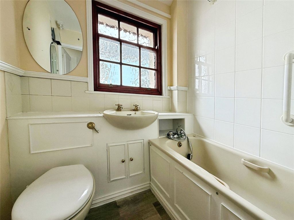 Property photo 3 of 7 Bathroom